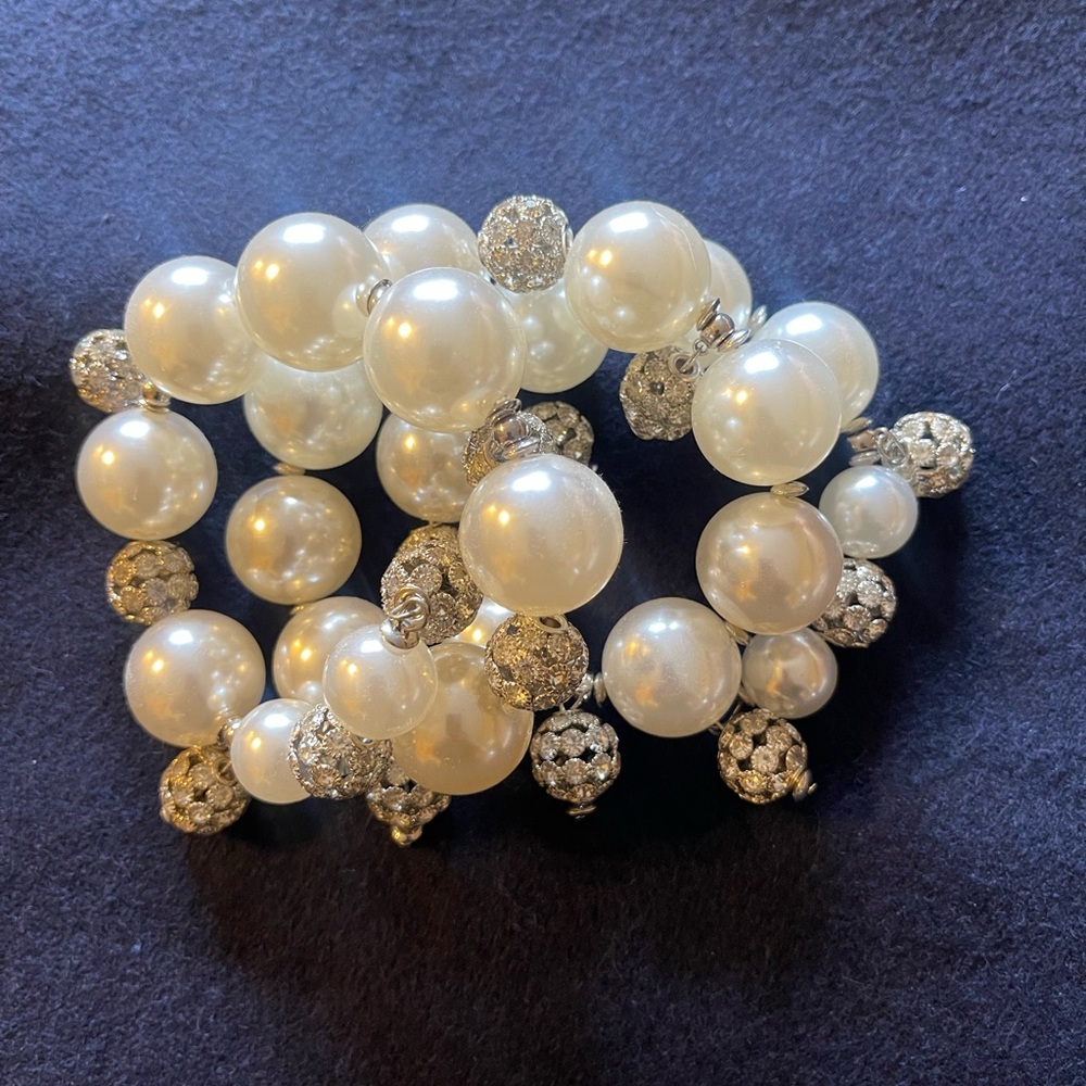 Sassy Jones White Pearl and Silver Crystal Stretch Bracelet
